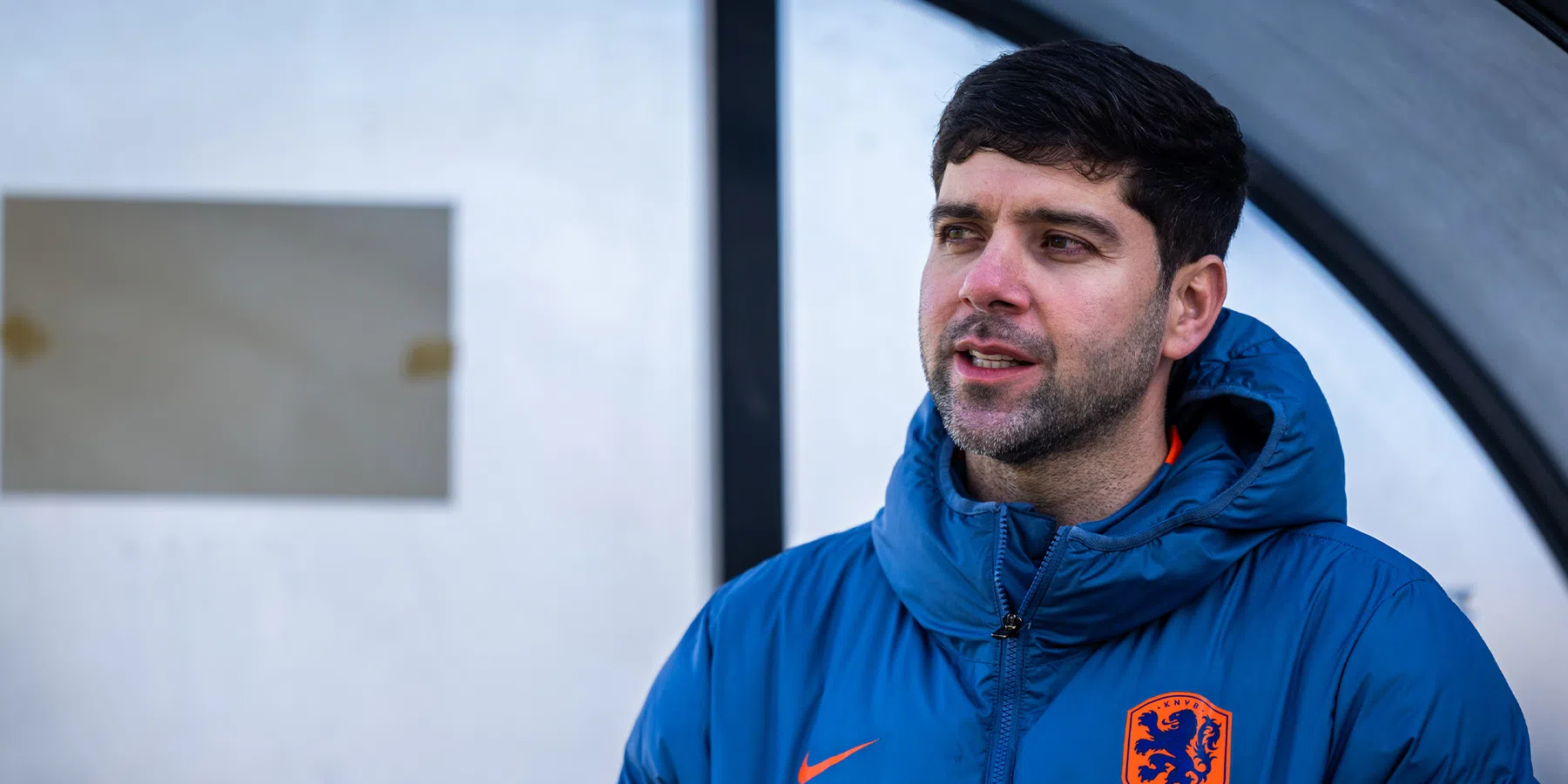 Almere City stelt Anoush Dastgir officieel aan als nieuwe hoofdtrainer