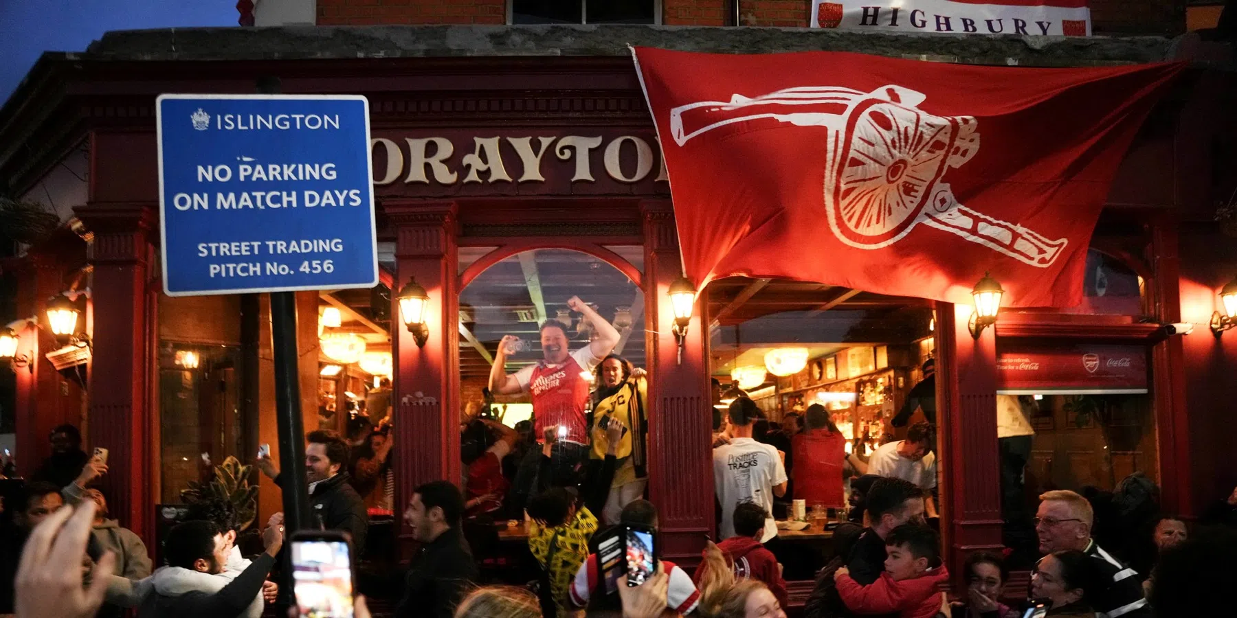 Engelse pers pakt uit na titel van Arsenal