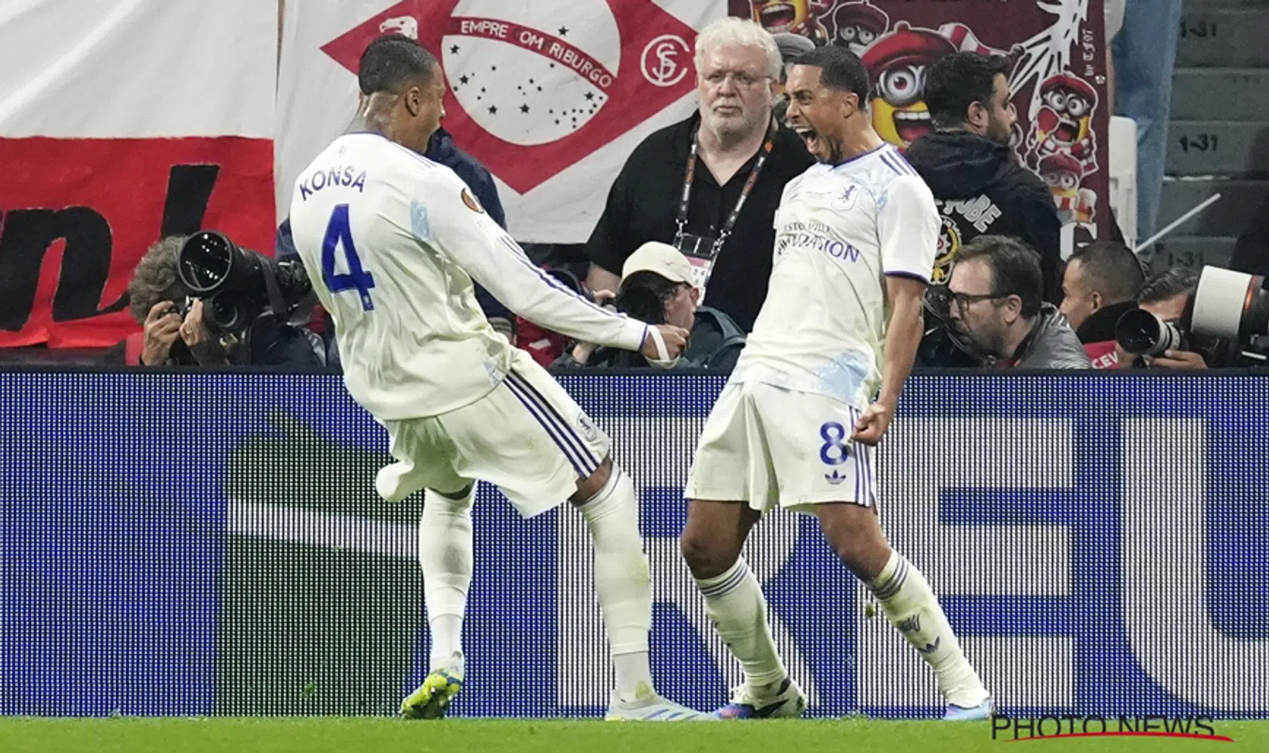 Fans genieten van doelpunt Tielemans tegen Freiburg