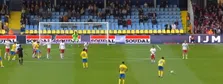 GOAL: Wat een beauty! Haspolat pakt uit met een onwaarschijnlijke vrije trap 