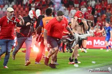 Thumbnail for article: Waalse derby loopt helemaal uit de hand: na partij nog rellen in en rond stadion