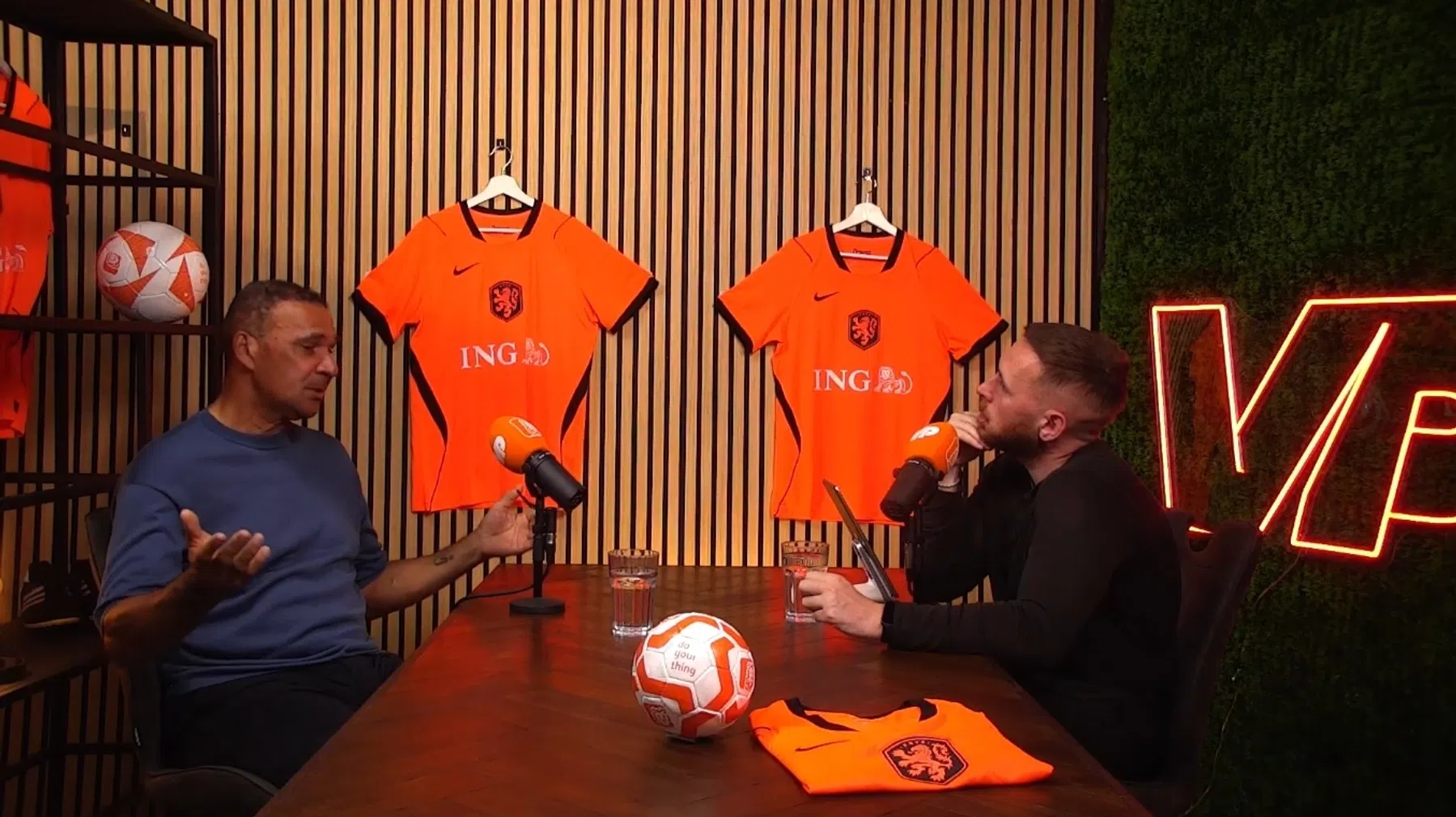 Gullit: 'Wat bezielt je als je dit soort vreselijke dingen stuurt?'