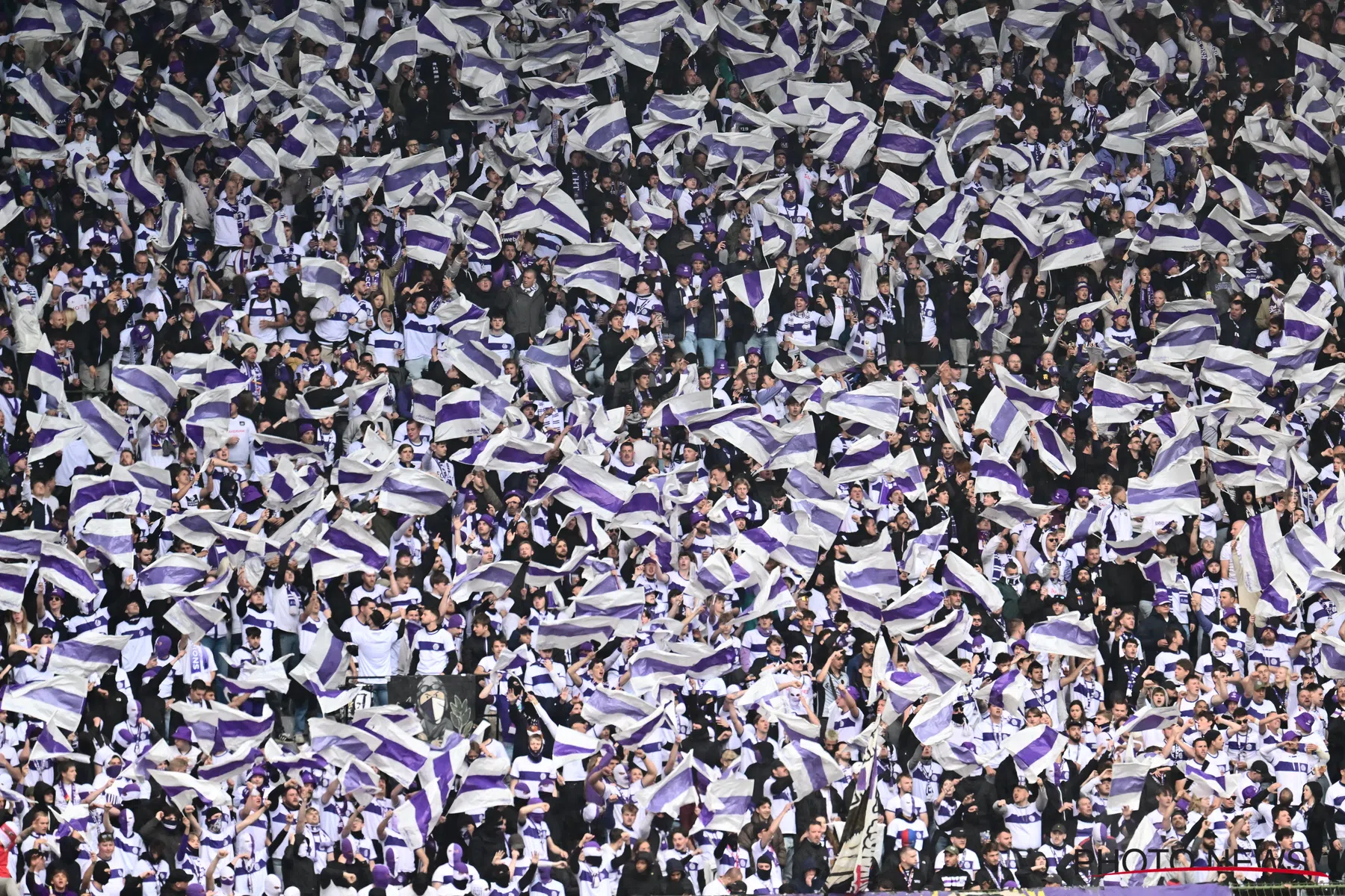 OFFICIEEL: Lambrechts tekent zijn eerste contract bij RSC Anderlecht