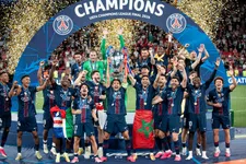 Thumbnail for article: 'Mythisch' PSG op schild gehesen in Frankrijk: 'Voetbalgeschiedenis geschreven'