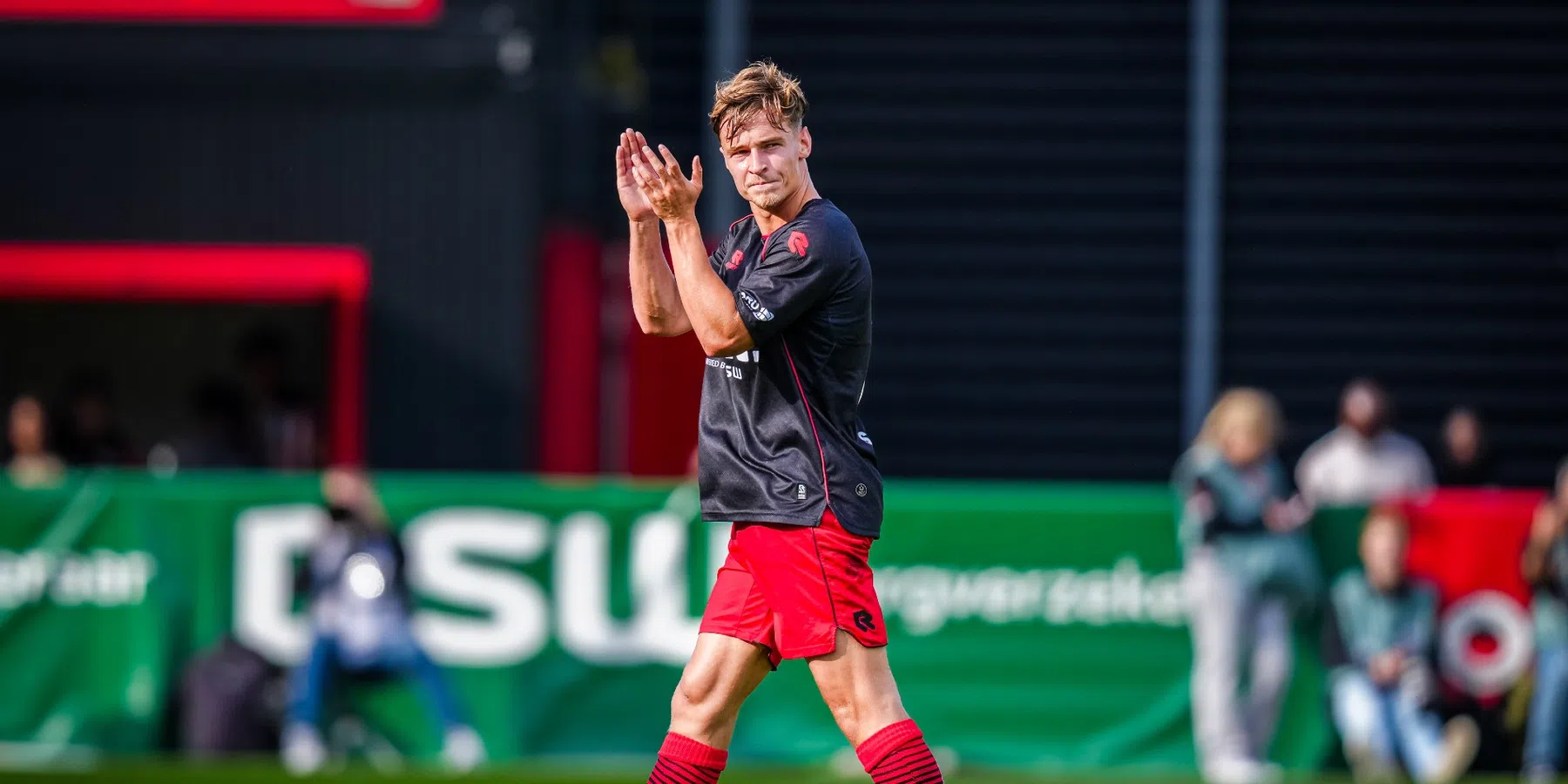 Excelsior-aanvaller Noah Naujoks zinspeelt op transfer