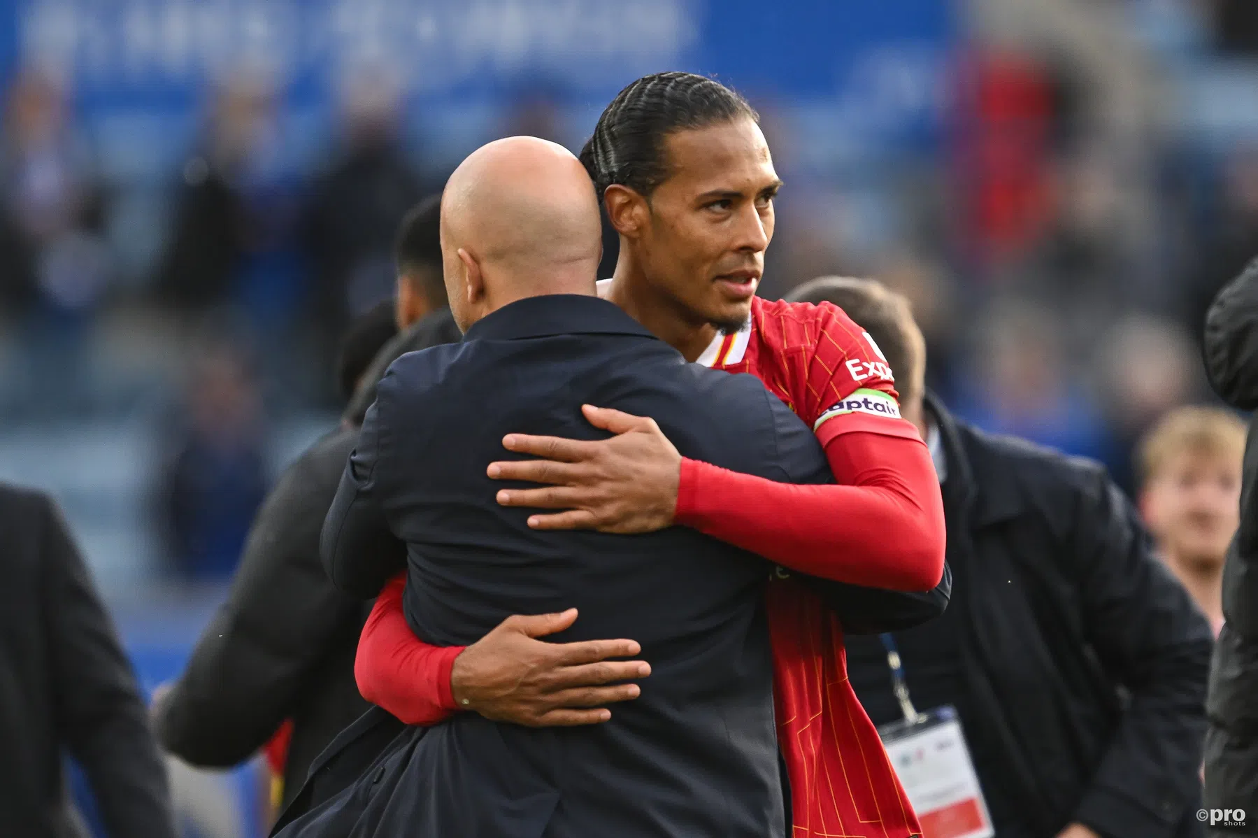 Van Dijk richt zich tot Slot na Liverpool-ontslag
