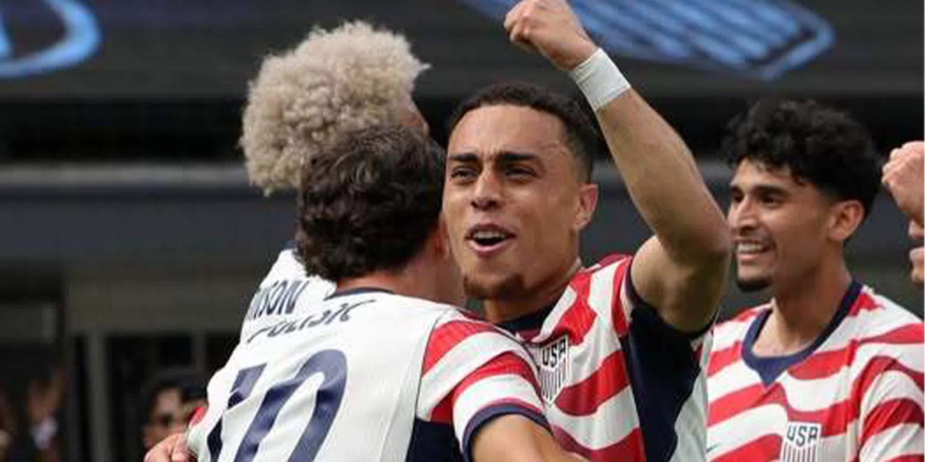 PSV'ers schitteren bij VS: Sergiño Dest scoort, Ricardo Pepi levert assist