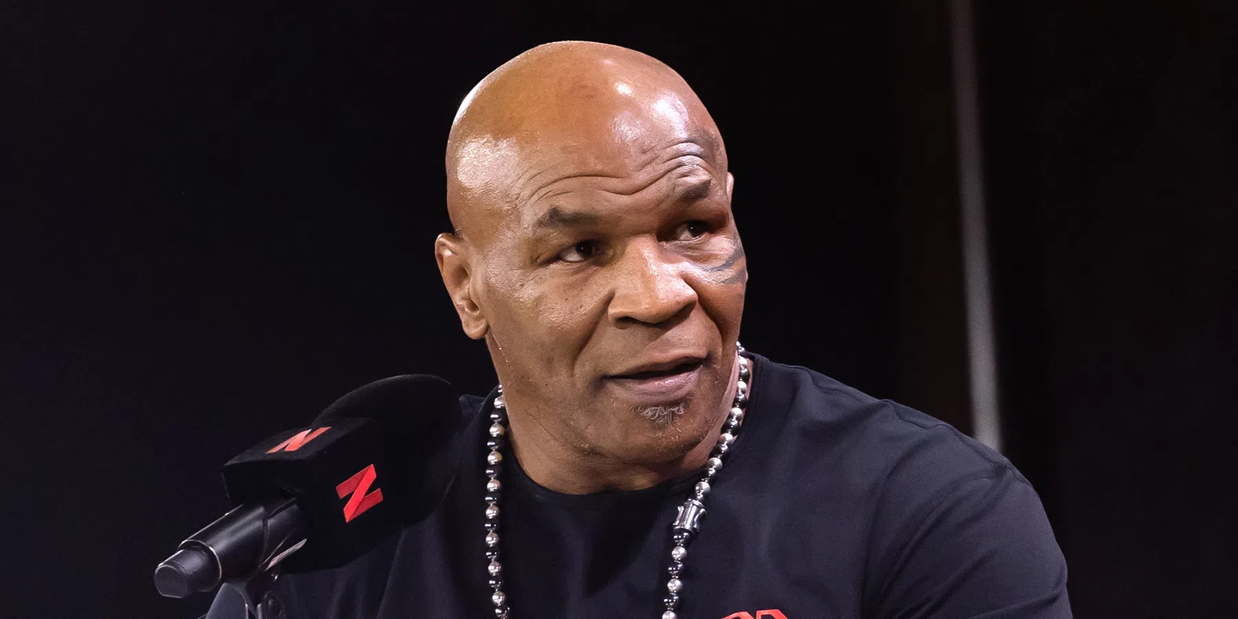 Mike Tyson duikt op bij Feyenoord en wordt gespot in De Kuip