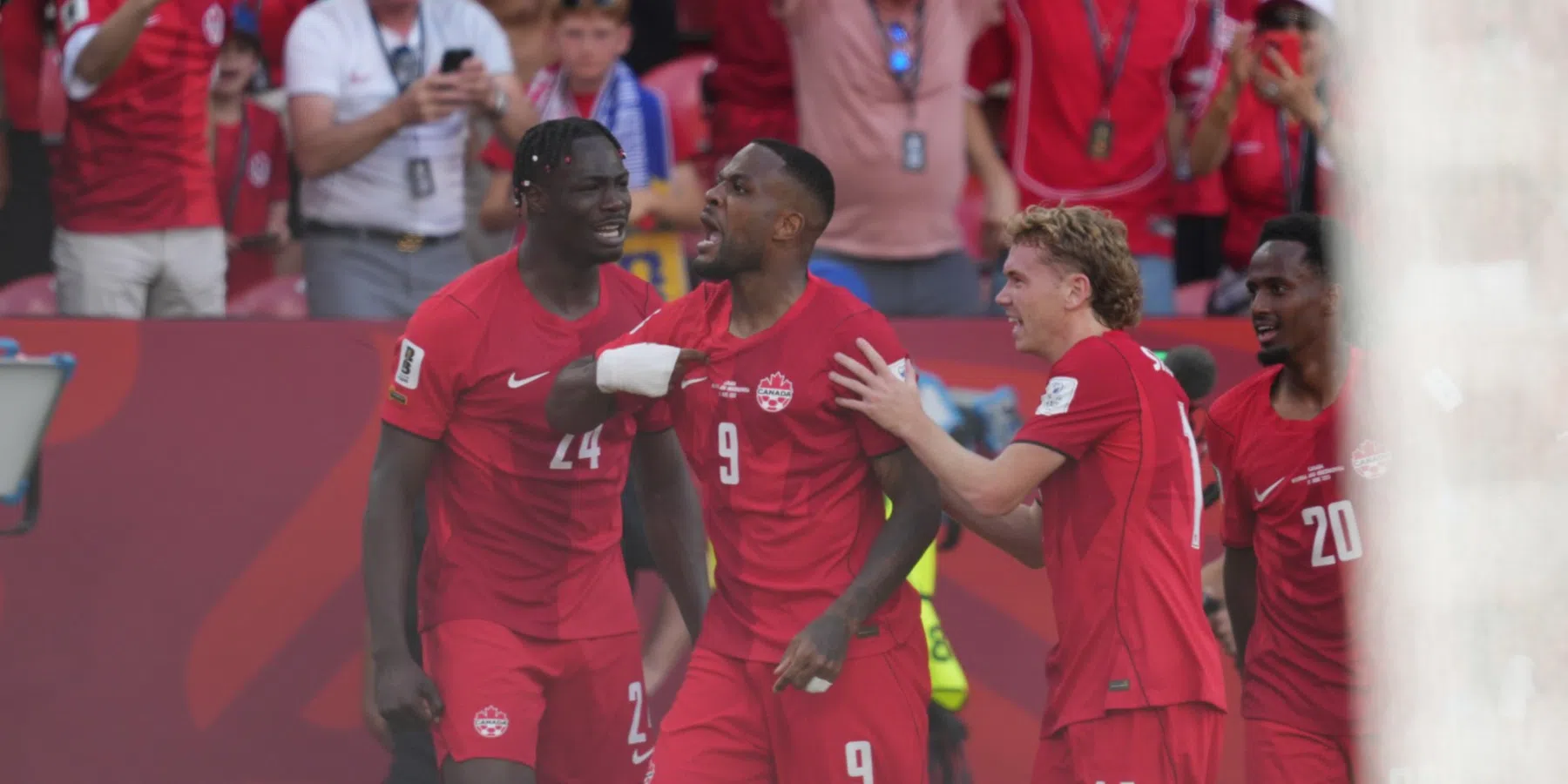 Feyenoord-flop Larin scoort voor Canada op het WK
