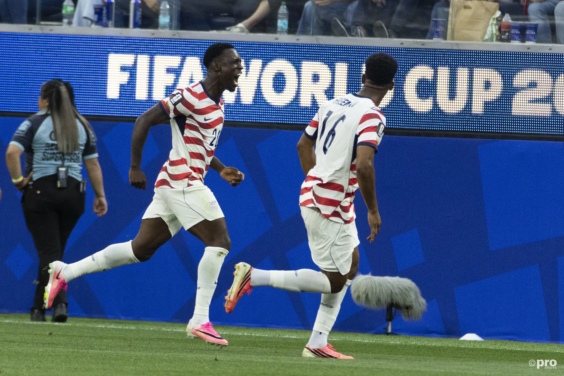 Amerika wint openingsduel tegen Paraguay