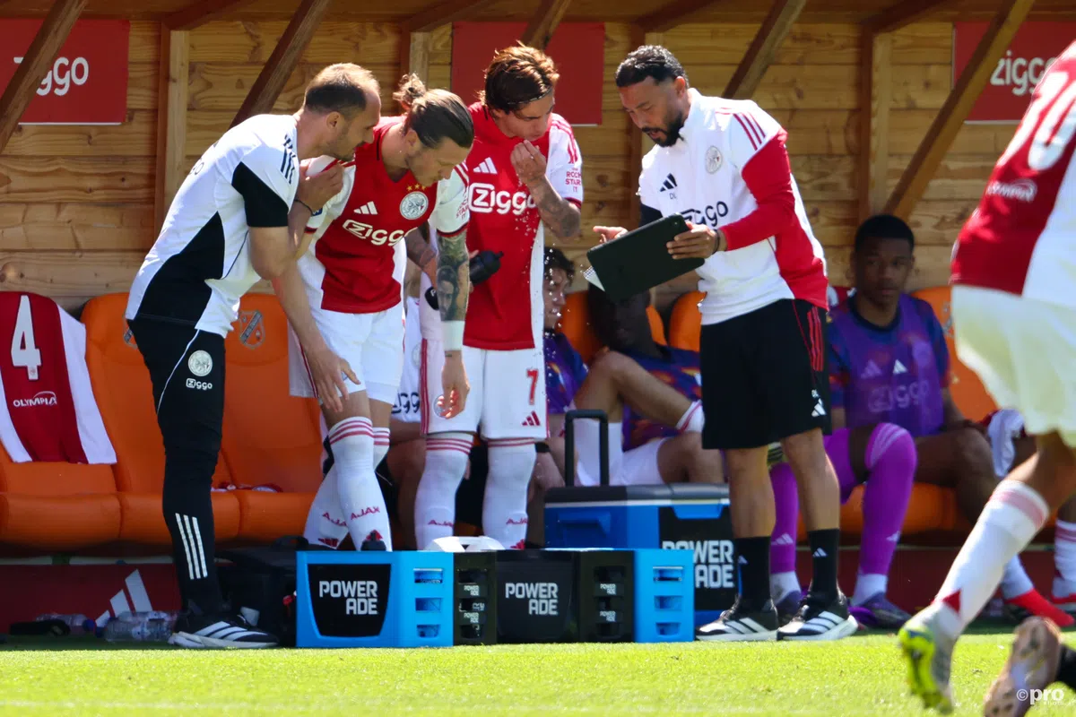 Landzaat and Musampa Depart Ajax as Míchel Finalizes New Coaching Staff