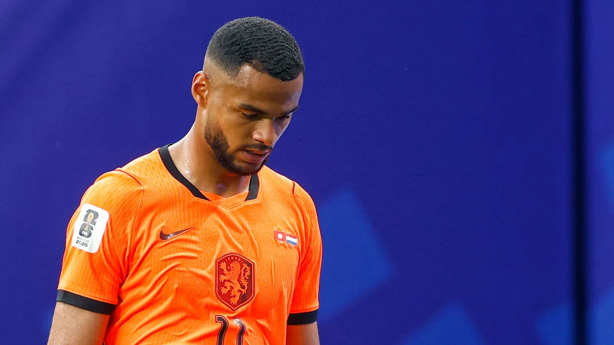 Cody Gakpo besluit in samenspraak met vriendin om bij Oranje op het WK te blijven