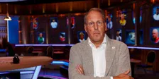 Thumbnail for article: Woerts spreekt van 'afgang' én waarschuwt: 'Het wordt duurder, kan niet anders'