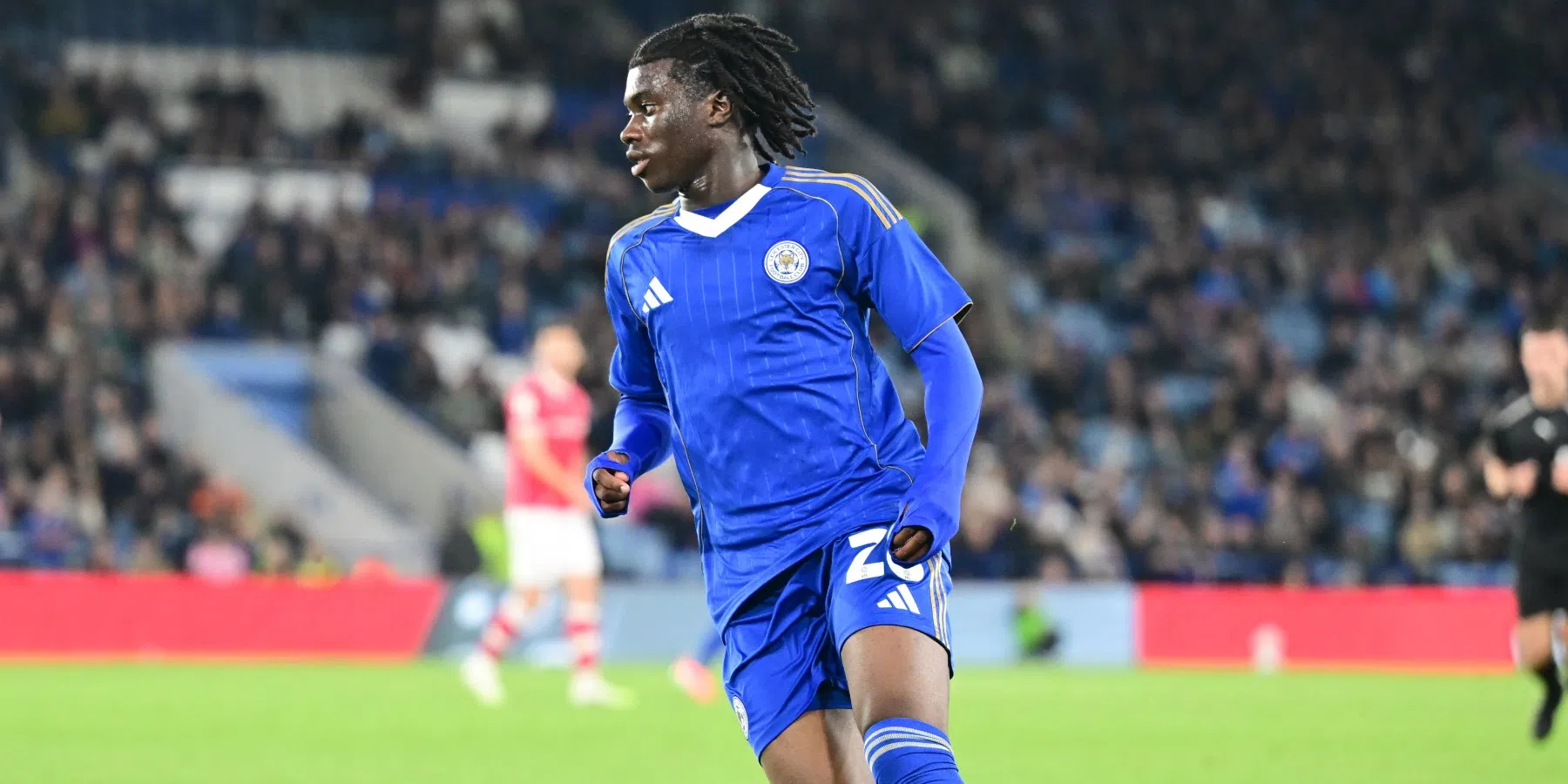 Manchester City presenteert tienersensatie Monga