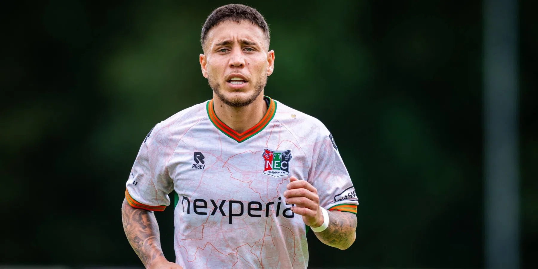 NEC biedt Emre Mor contract tot medio 2028 aan
