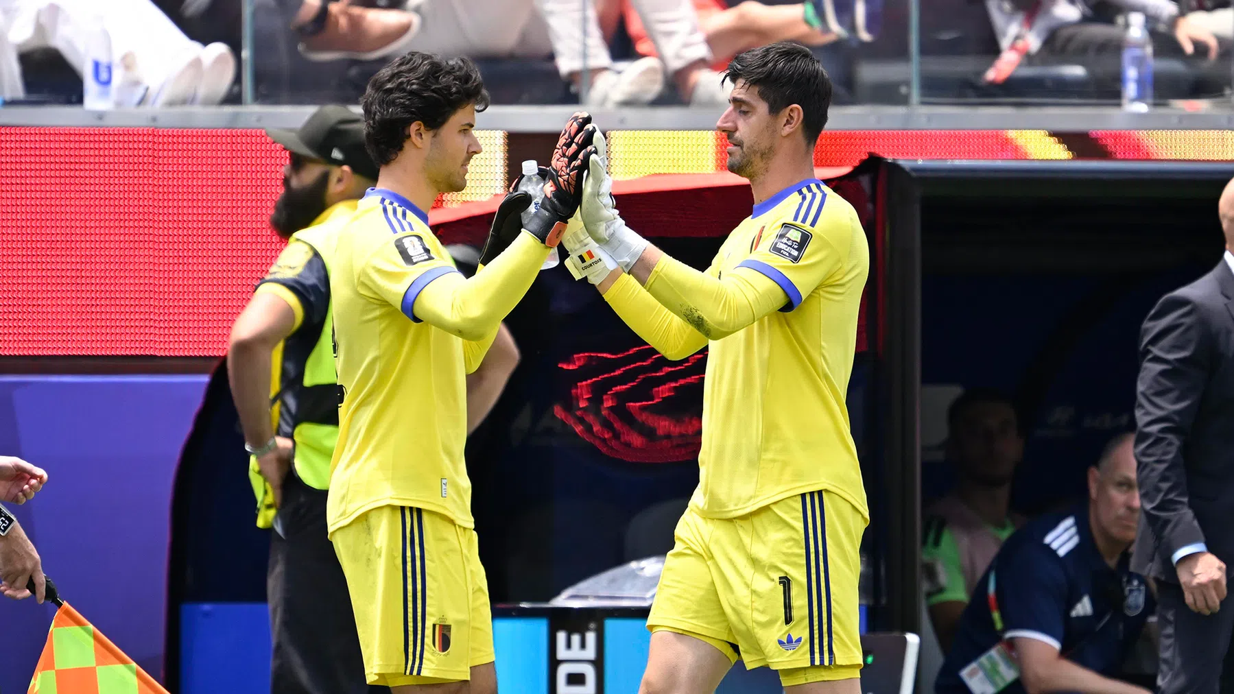 Courtois steunt Lammens na fatale fout