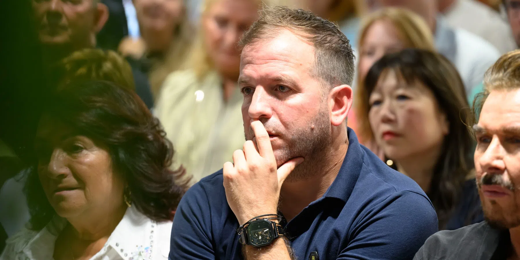 Rafael van der Vaart krijgt koekje van eigen deeg van Vincent van der Voort