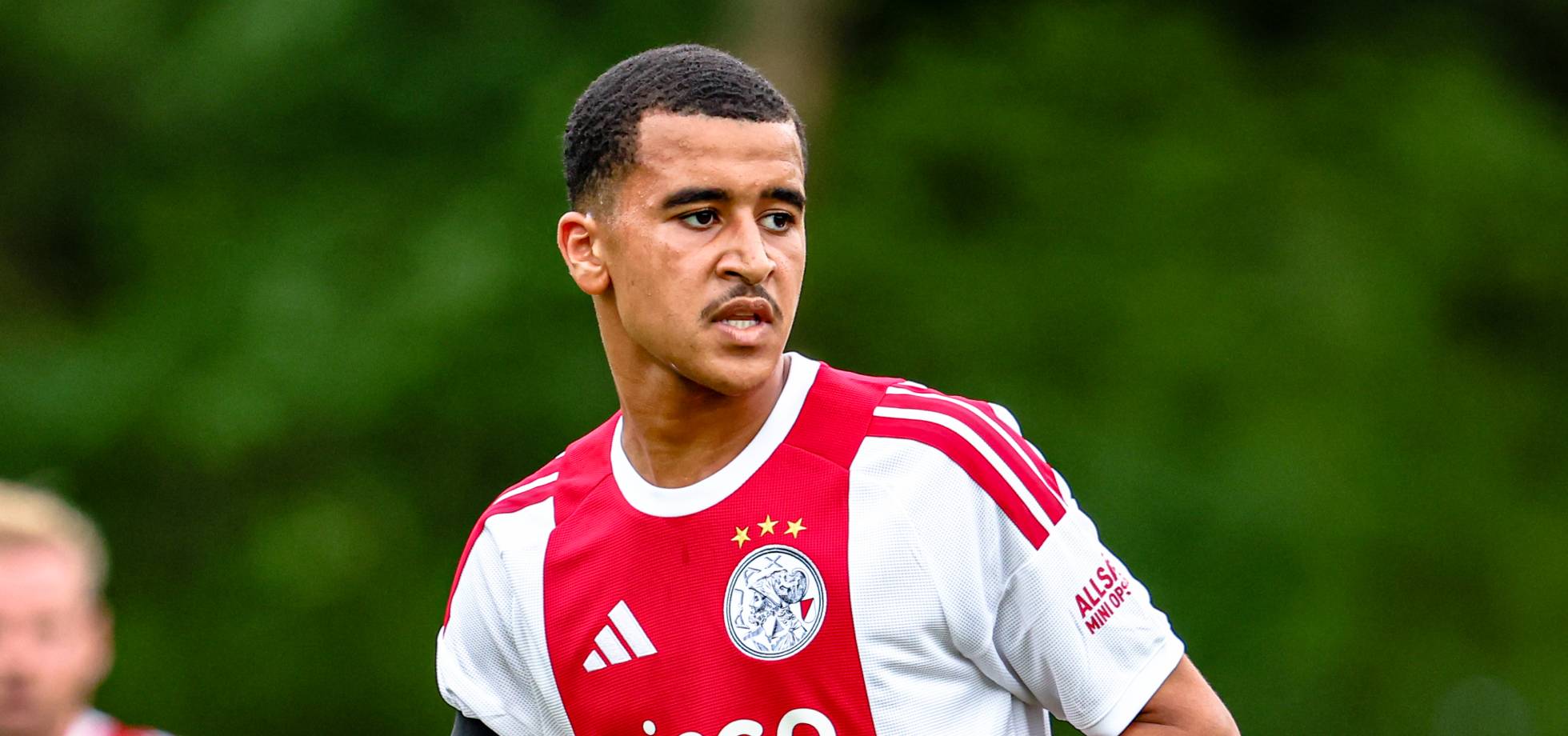 Ajax geeft oefenzege tegen VfL Bochum laat uit handen ondanks goal Caio Henrique