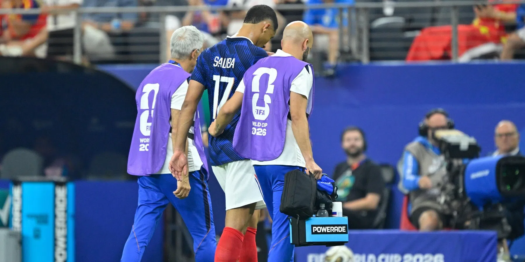 Arsenal-verdediger Saliba ligt er vier tot vijf maanden uit