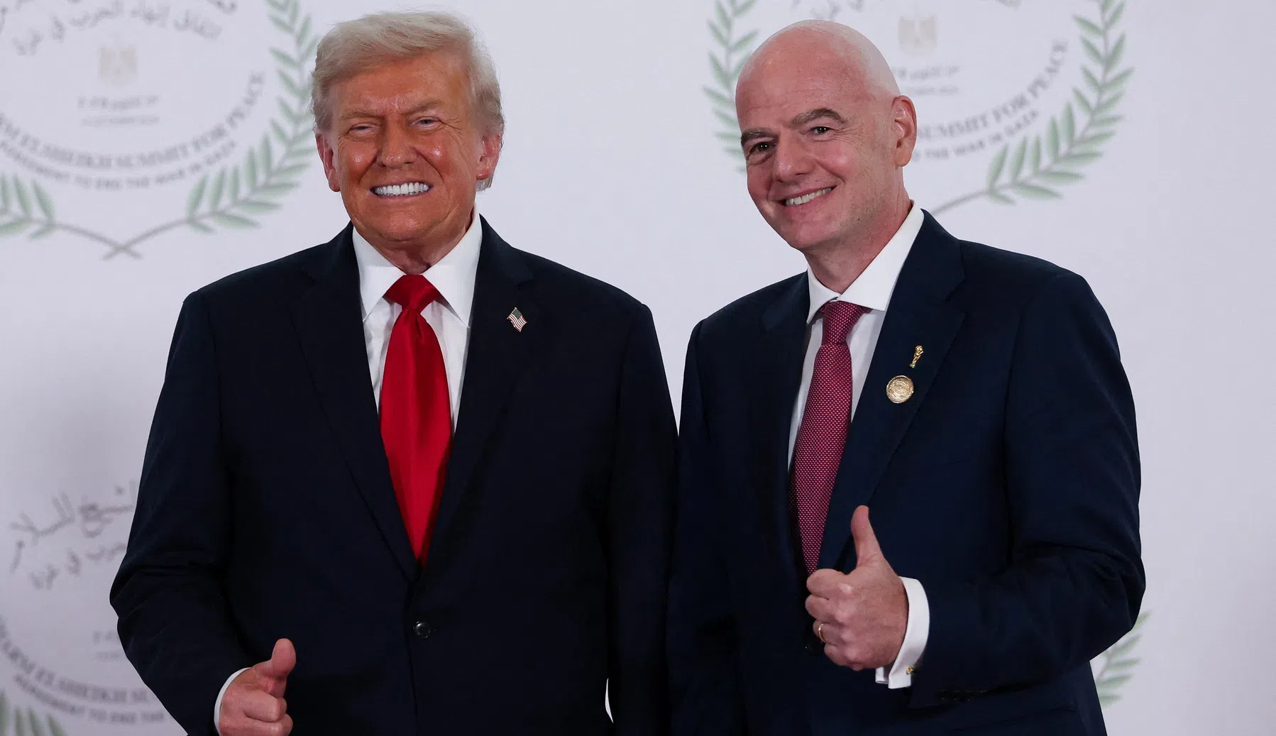 Donald Trump reikt WK-beker uit bij finale tussen Argentinië en Spanje