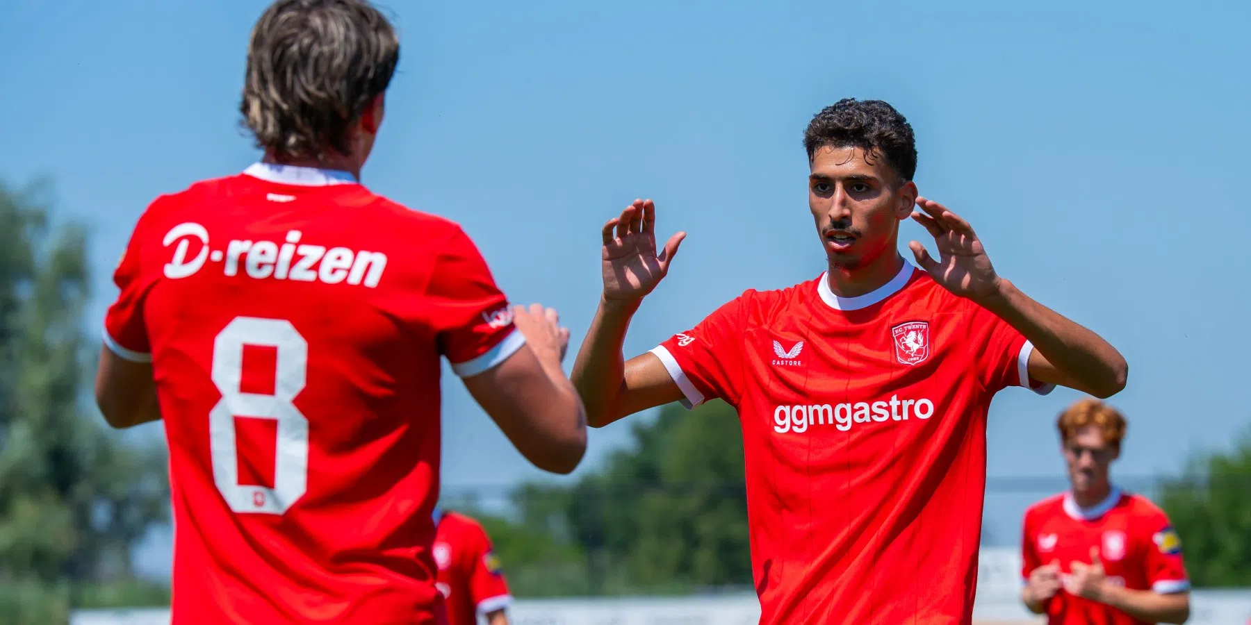 Schalke 04 en Wolfsburg melden zich bij FC Twente voor Taha