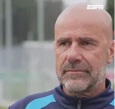 Balende Bosz loopt weer weg na vragen over Oranje: 'Wil niets zeggen'