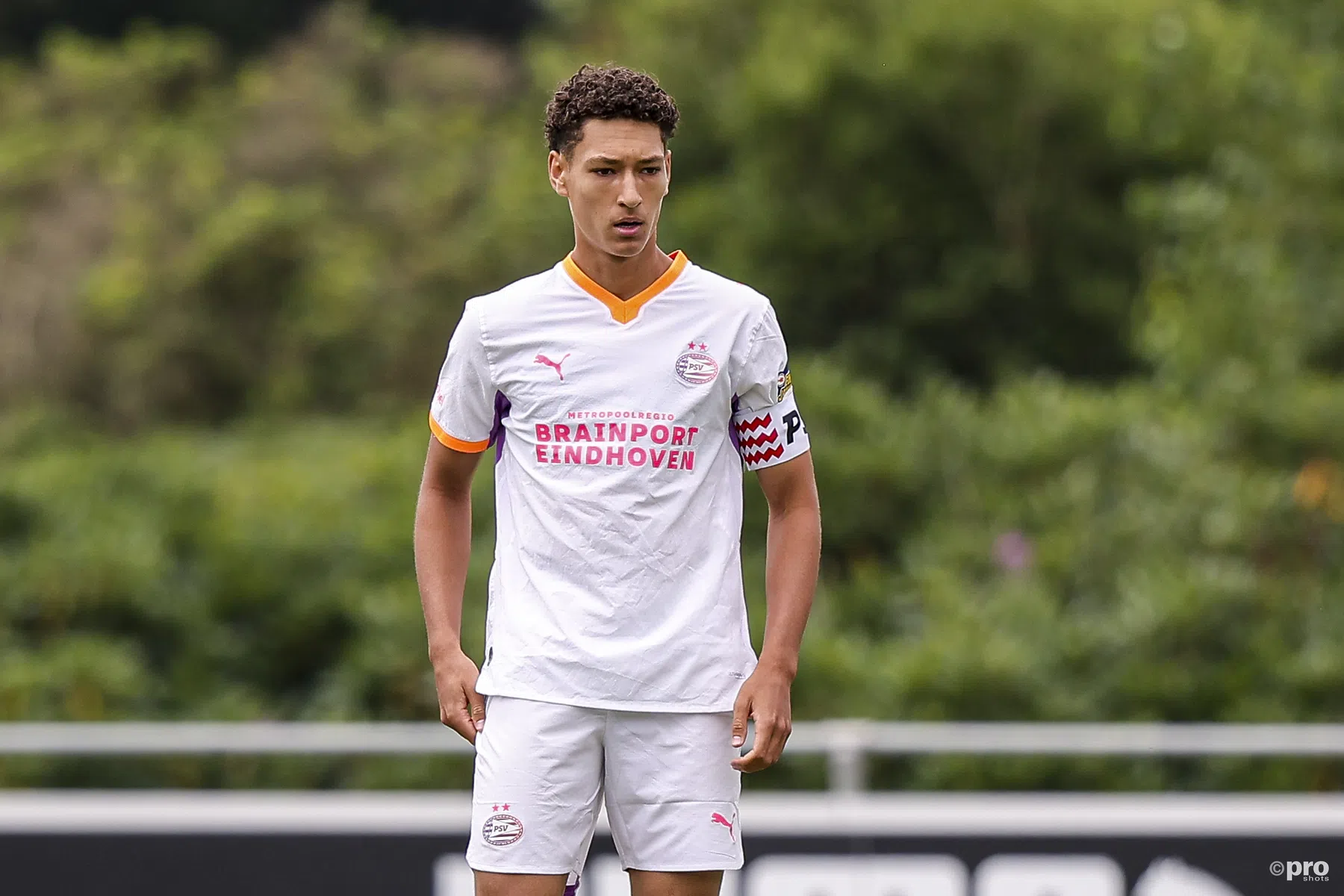 Toptalent Merién bonst op de deur bij PSV