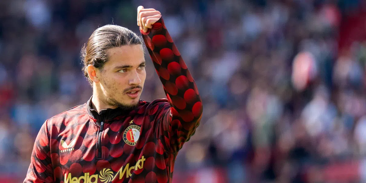 Feyenoord-fans verbaasd: Hadj Moussa deelt foto met ontslagen Van Persie en hartje