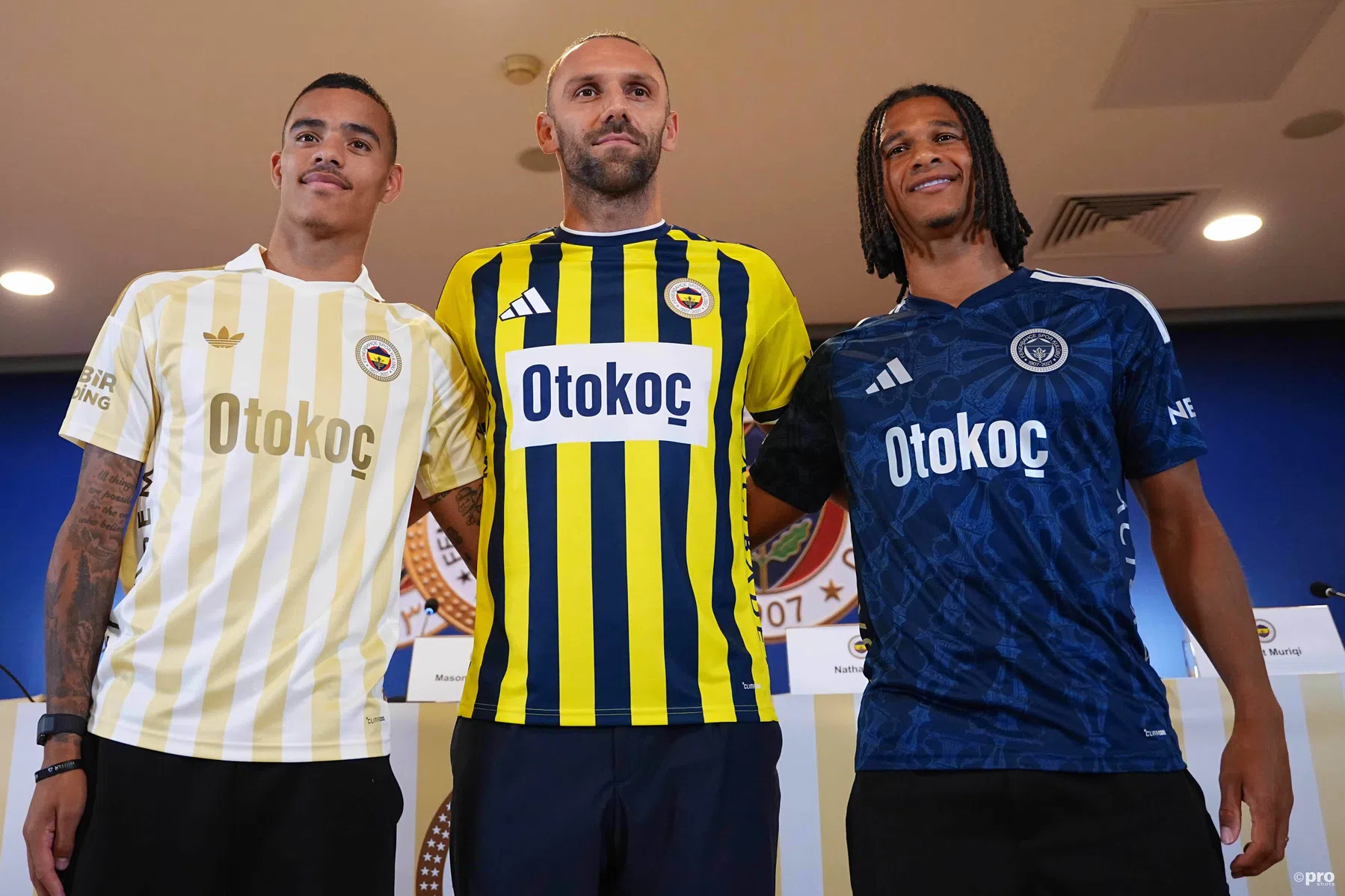 Debutant Aké en Kuijt winnen nipt met Fenerbahçe