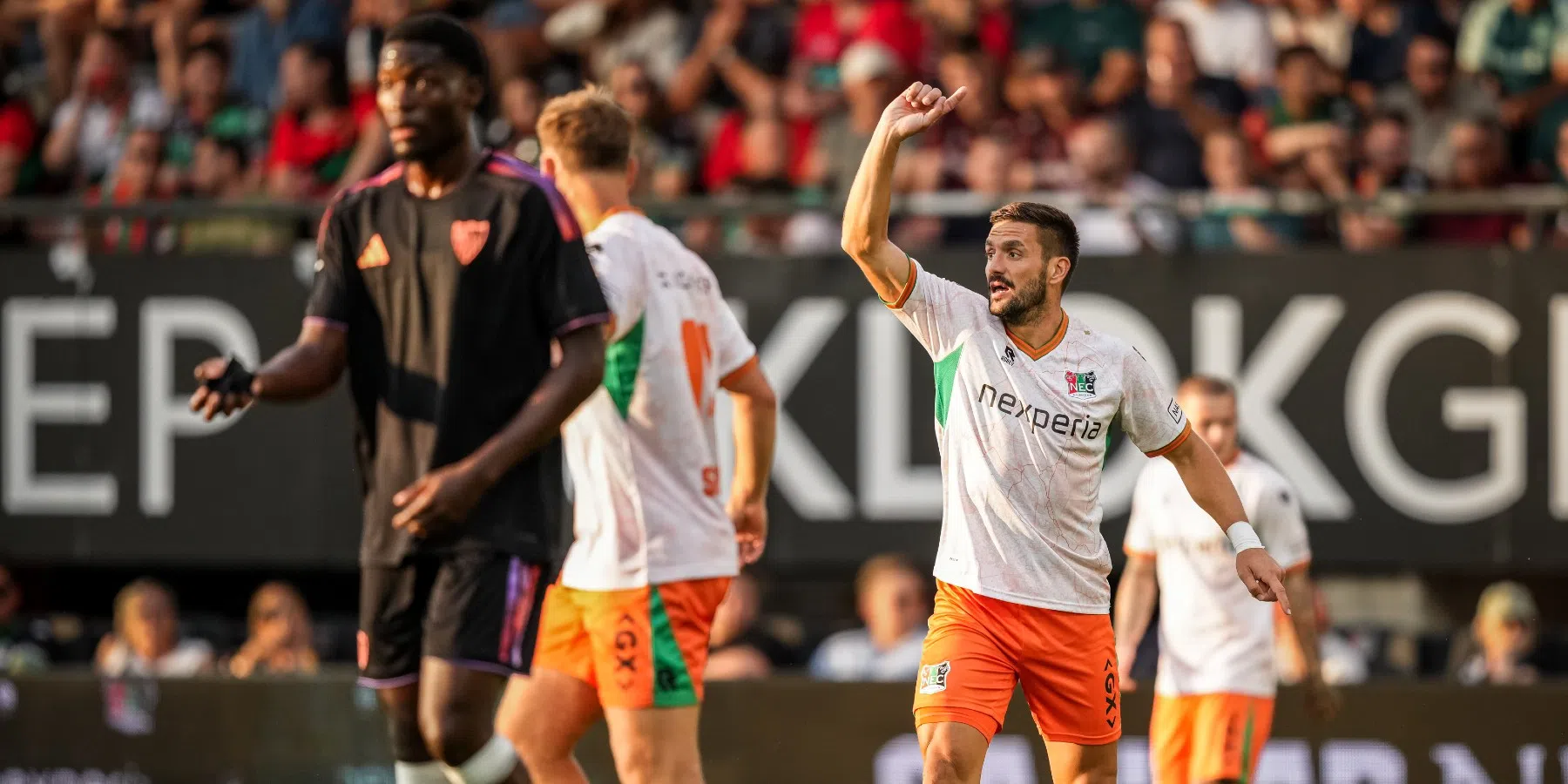 NEC verliest oefenwedstrijd tegen Sevilla met 1-2 in Nijmegen
