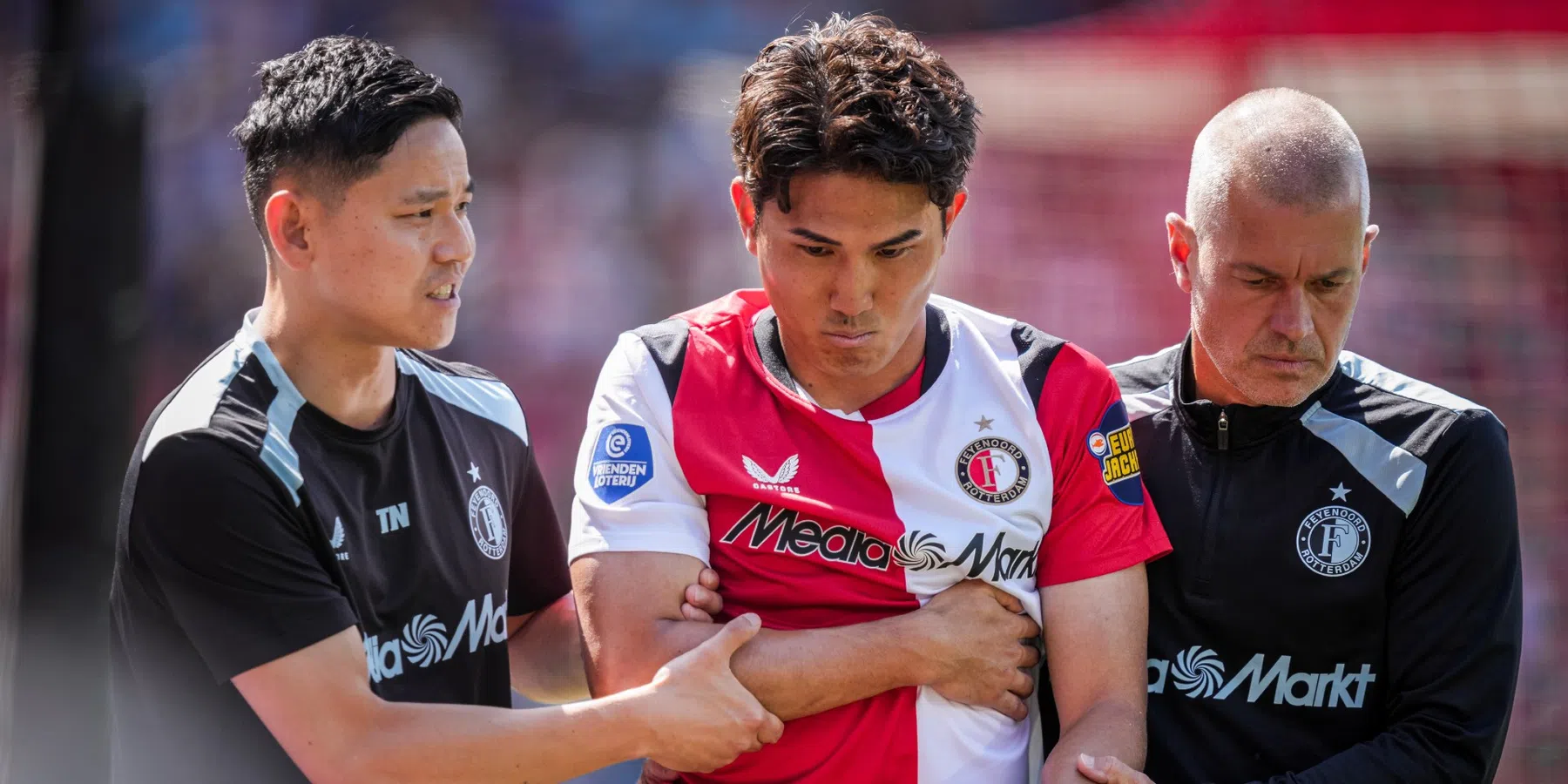Watanabe valt na enkele minuten uit bij Feyenoord