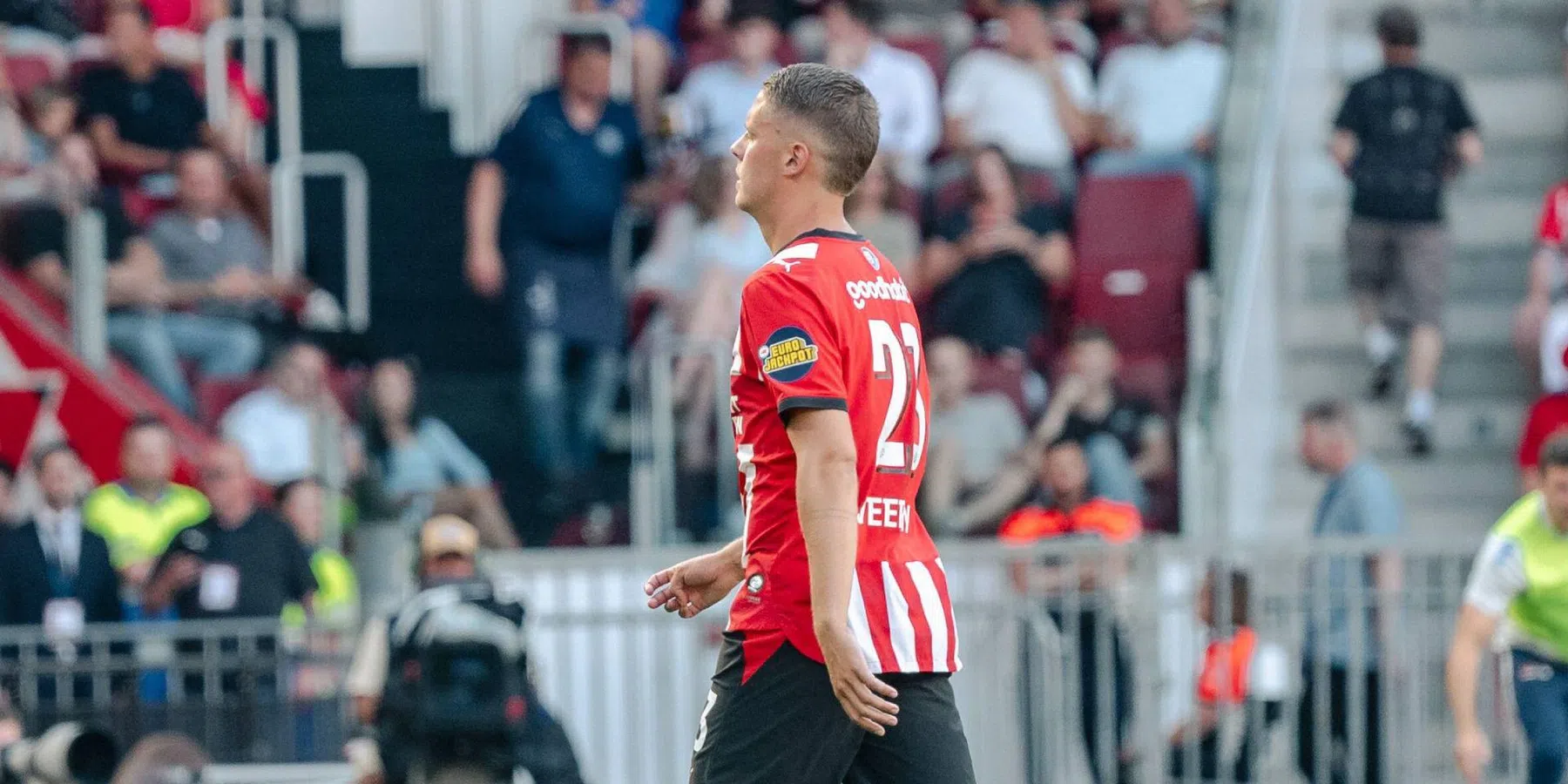 Kenmeth Perez en Marciano Vink oneens met rode kaart Veerman
