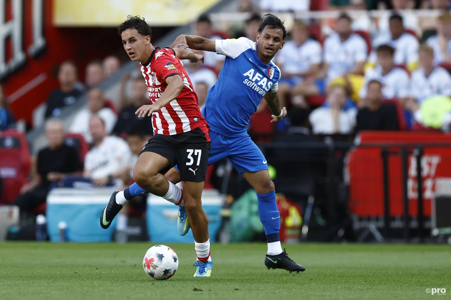 PSV-fans lovend over talent Bouhamdi tegen AZ