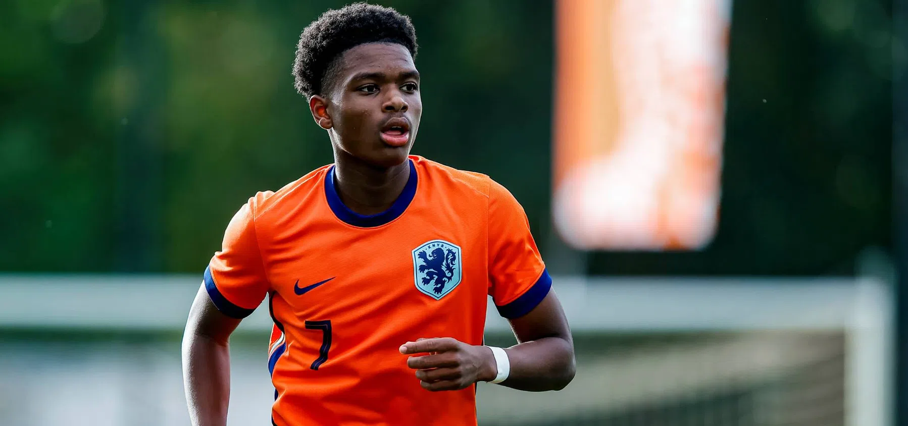 'Jerayno Schaken sluit aan bij eerste elftal van Feyenoord na transferperikelen'