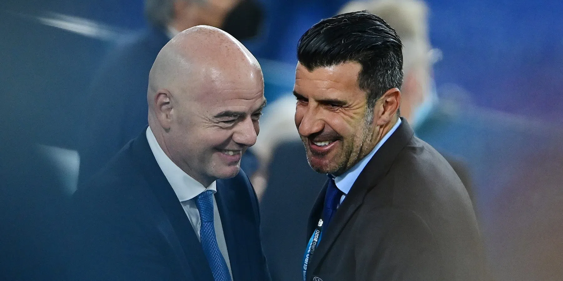 Figo haalt woedend uit naar Infantino