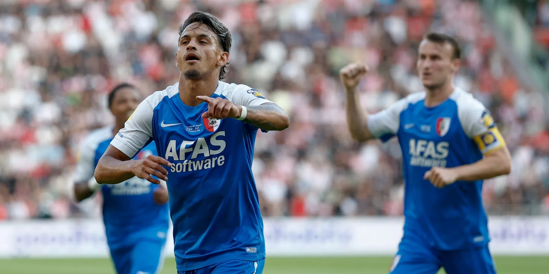 AZ-aanvaller Weslley Patati moest vanwege kou gewisseld worden