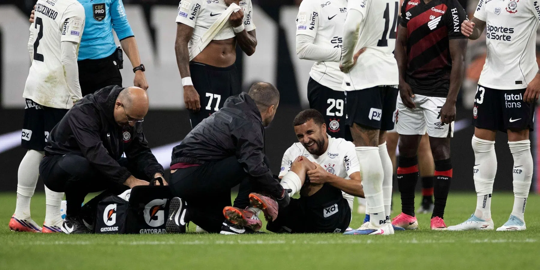 Emotioneel verhaal van Labyad op Instagram, Memphis en Ziyech reageren
