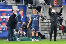 Thumbnail for article: Xavi Simons ziet goede vriend PSV in het nauw helpen: 'Niet tegen mijn PSV...'