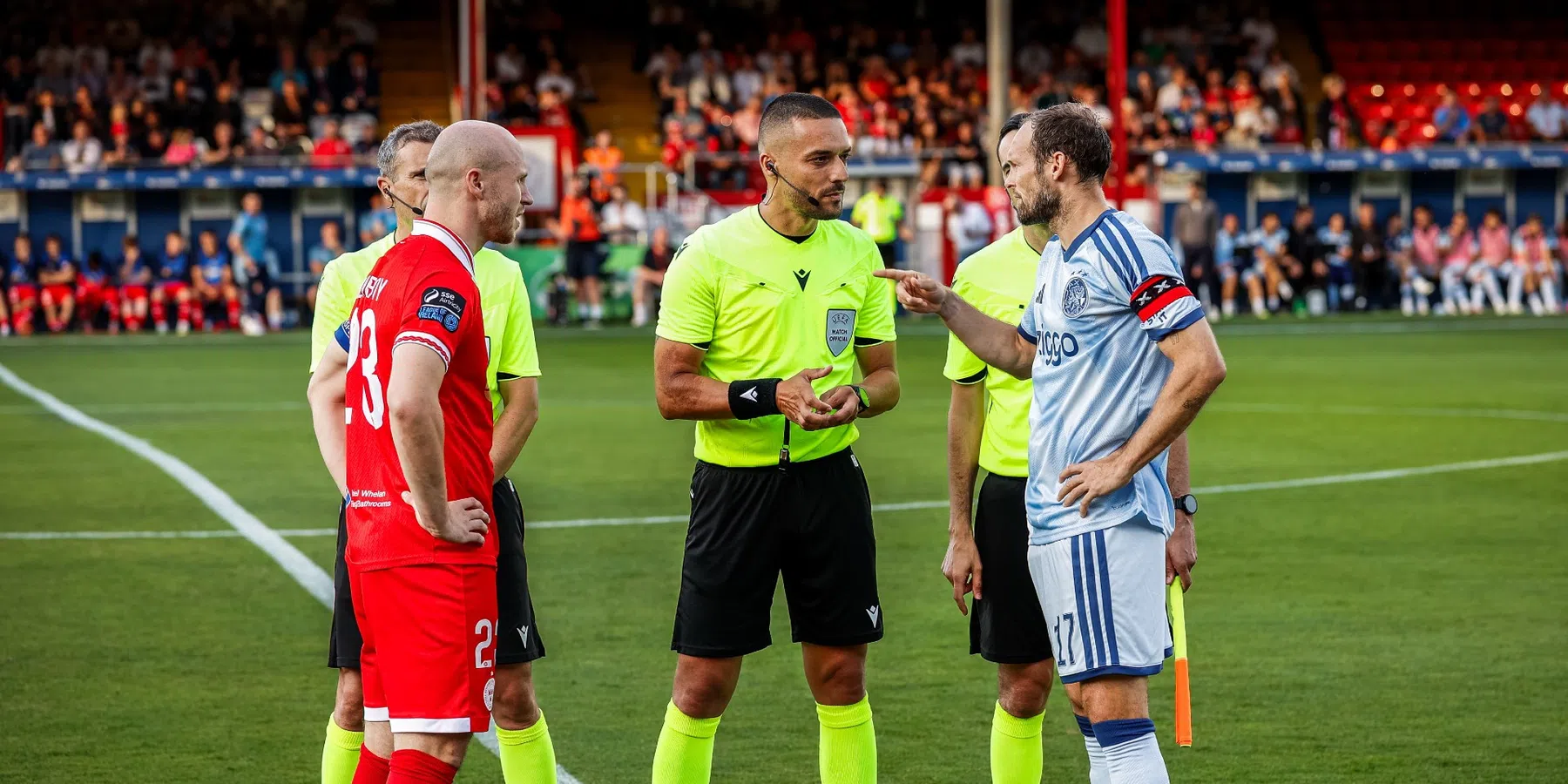 Onthulling van Blind na Ajax-remise