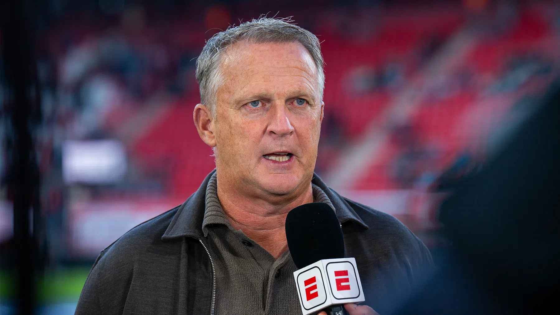 Van den Brom ziet 'enorme stappen' Twente, roemt Weghorst