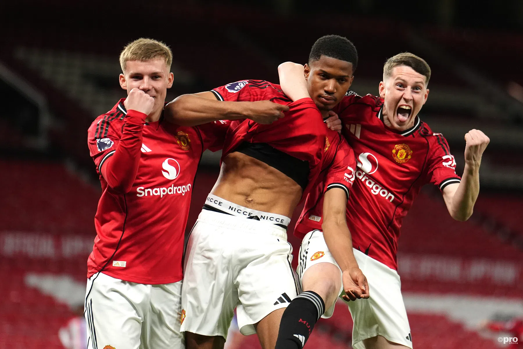 'Komst van Man United-talent Obi race tegen de klok'