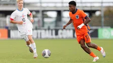 Heel opvallende beelden: vertrokken Ajacied draagt plots PSV-shirt in stream