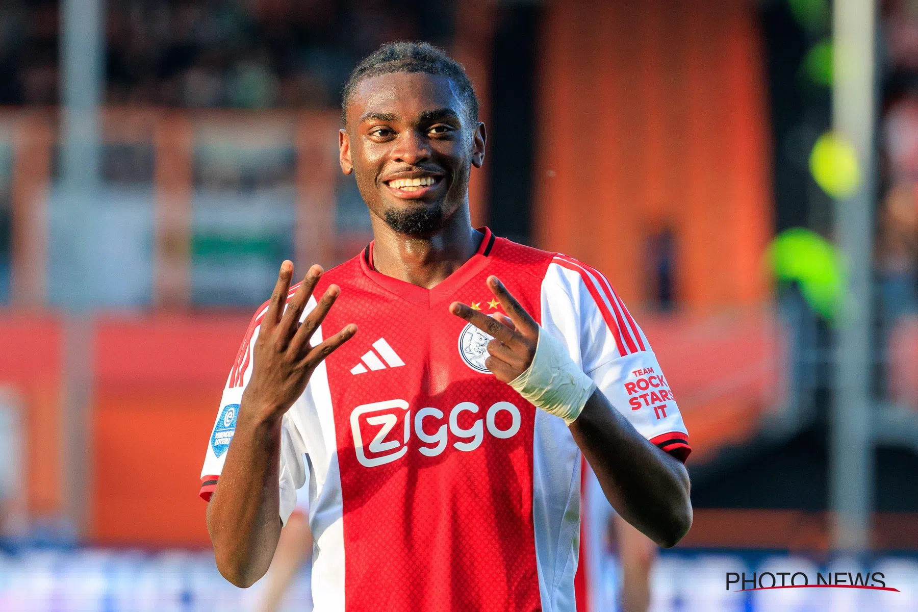 Jorthy Mokio en Ezechiel Banzuzi gespot bij Congolese ambassade