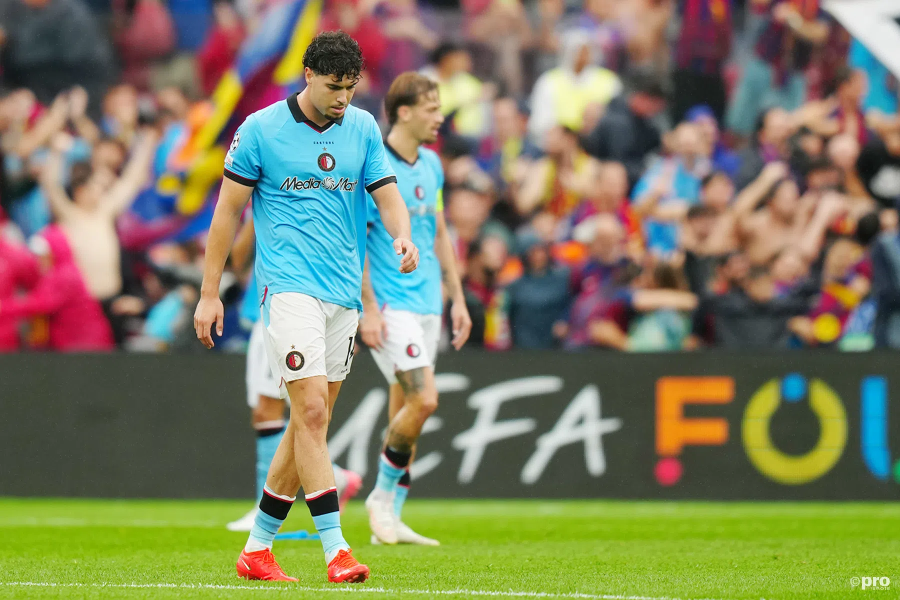 Feyenoord-fans woest na afgekeurde goal tegen Barça