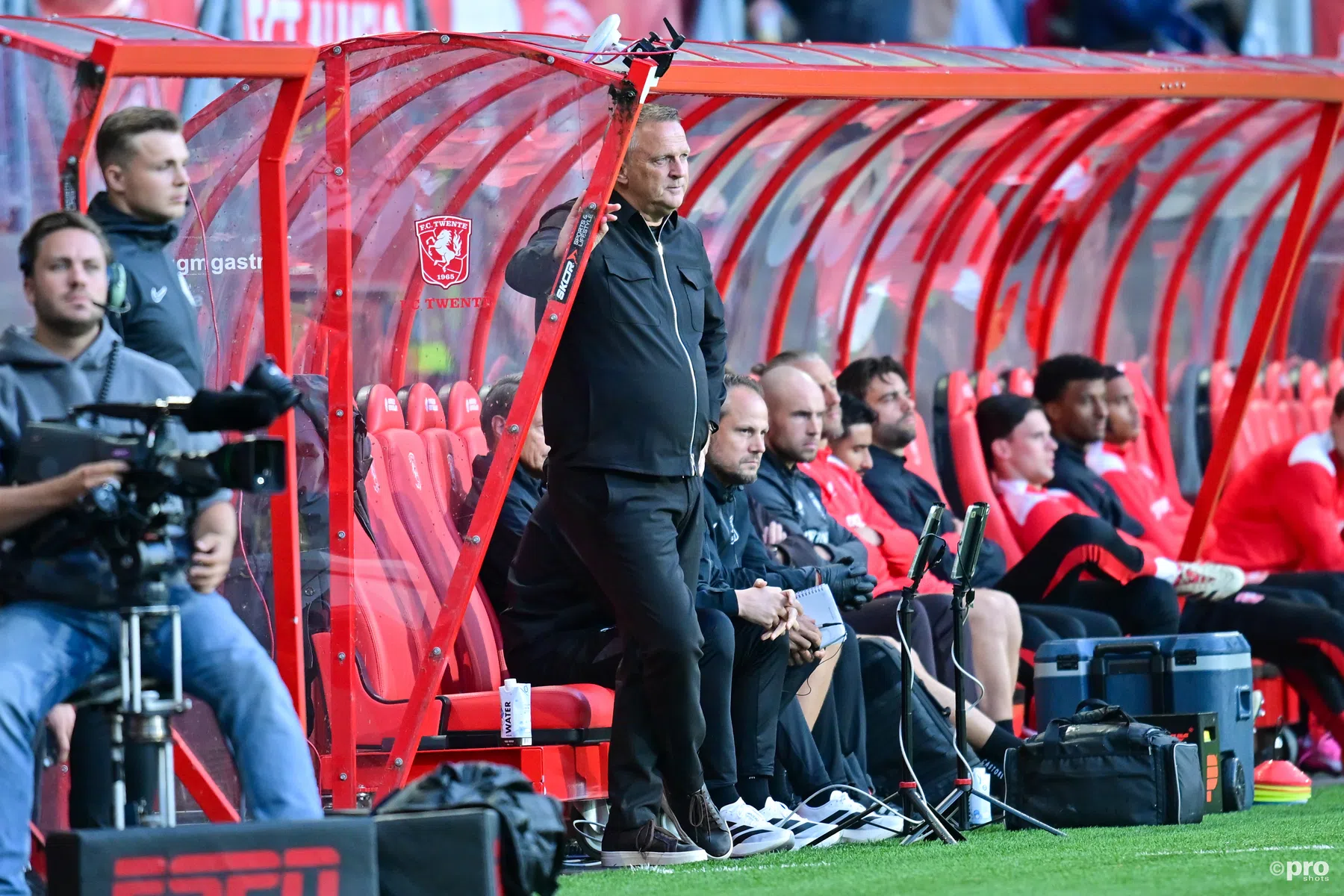 Van den Brom spaart Weghorst na gemiste penalty