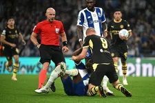 VAR Van Boekel opnieuw onder vuur na 'Van Bommel-charge' bij Porto - Man City