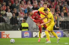 Thumbnail for article: “Ik schiet en dan ...”: ijskoude Olise zorgt voor viraal interview bij Bayern