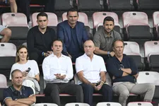 Thumbnail for article: Antwerp-supporters nemen afscheid van Overmars: "Hij zal altijd welkom blijven op de Bosuil"