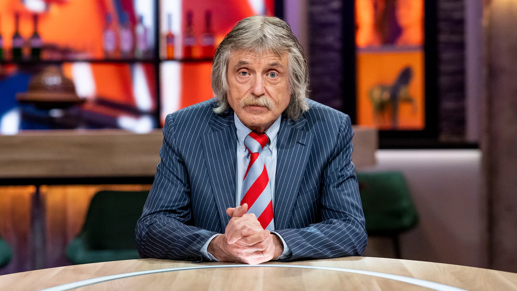 Johan Derksen is kritisch op Ron Jans bij de NOS
