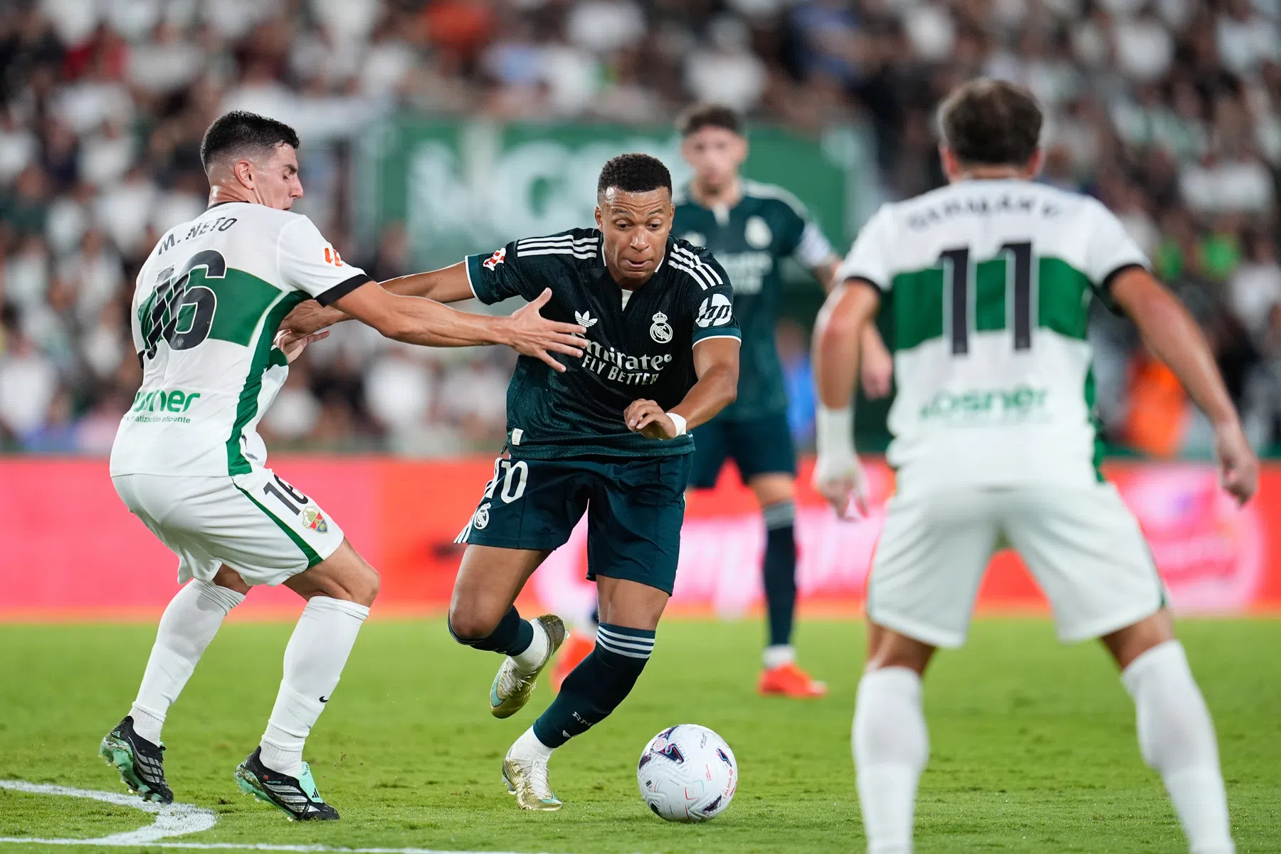 Real Madrid wint in uitwedstrijd van Elche